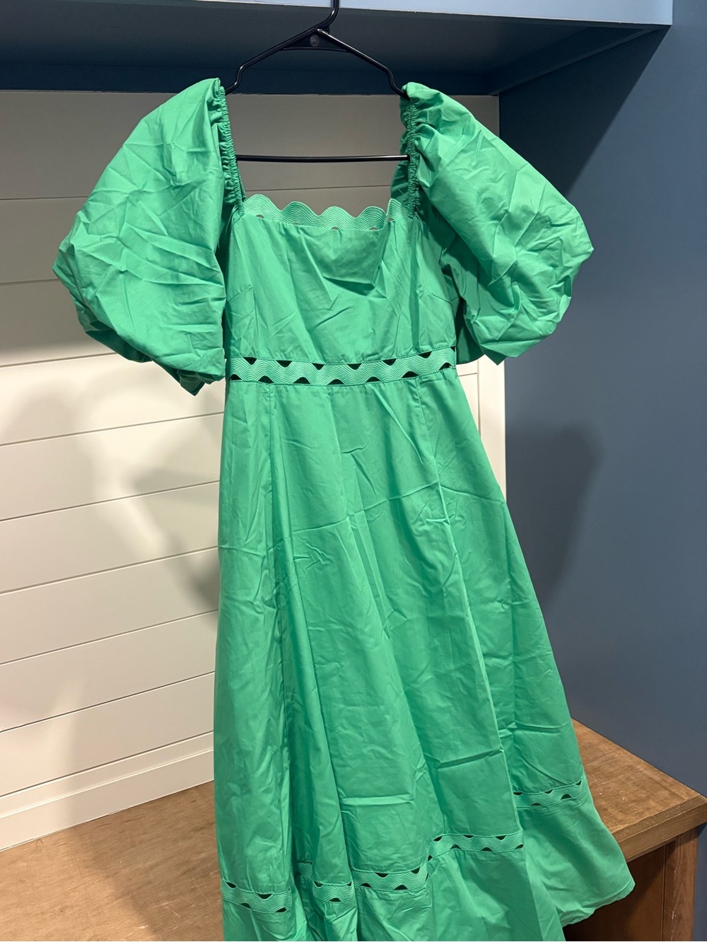 entro Green Puff-Sleeve Cutout Waist Midi Dress